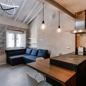  Appartement House Of Glass Cathedral View - The House Of Travelers